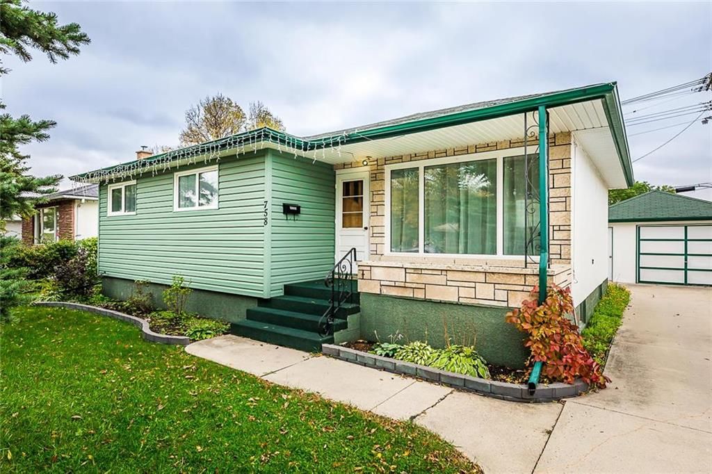 Open House. Open House on Sunday, November 10, 2019 2:00PM - 3:30PM
Garden City Bungalow backing onto greenspace!
Fantastic layout in this bungalow backing onto greenspace/ tot lot.  3 bedrooms up, hardwoods in lr dr, eat in kitchen, fully finished baseme